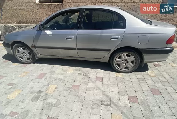Toyota Avensis 1999