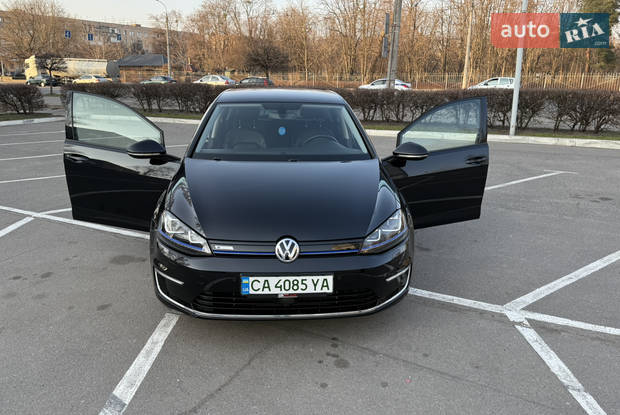 Volkswagen e-Golf 2015