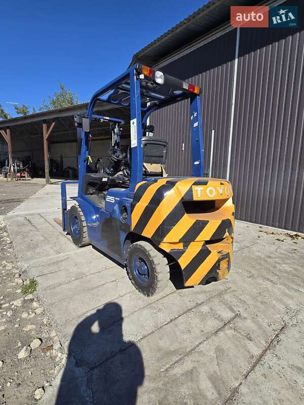 Вилочный погрузчик Toyota 02-8FG25 2006 в Тернополе