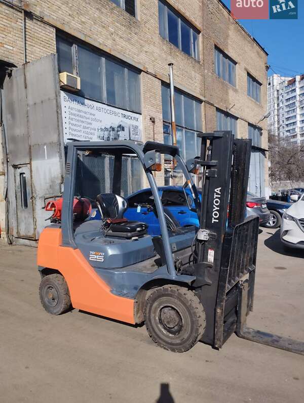 Вилочный погрузчик Toyota 02-8FGF25 2018 в Киеве