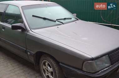 Седан Audi 100 1988 в Борщеве