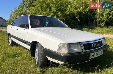 Седан Audi 100 1989 в Хоросткові