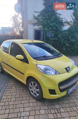Хетчбек Peugeot 107 2011 в Южному