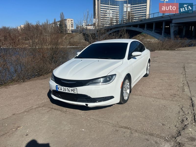 Седан Chrysler 200 2015 в Киеве