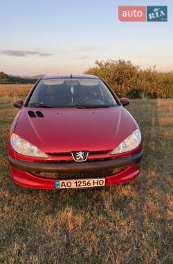 Хетчбек Peugeot 206 2005 в Тячеві Хетчбек Peugeot 206 2005 в Тячеві