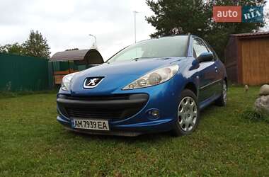 Хетчбек Peugeot 206 2010 в Радомишлі