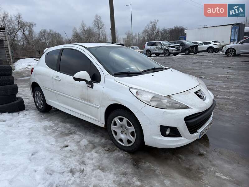 Хэтчбек Peugeot 207 2011 в Киеве