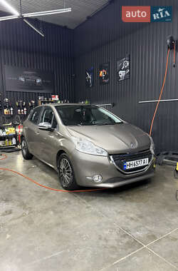 Хетчбек Peugeot 208 2013 в Одесі