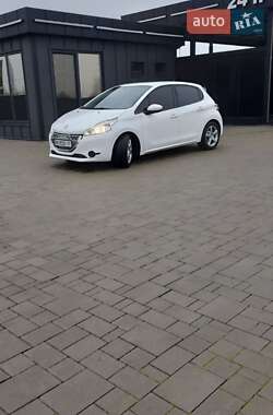 Хетчбек Peugeot 208 2012 в Рожнятові Хетчбек Peugeot 208 2012 в Рожнятові