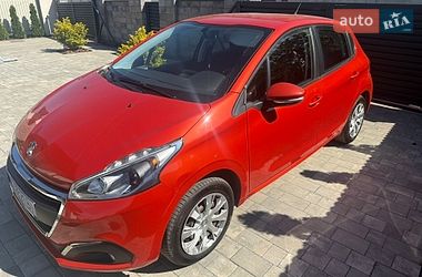 Хетчбек Peugeot 208 2016 в Ужгороді