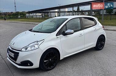 Хетчбек Peugeot 208 2016 в Коростені