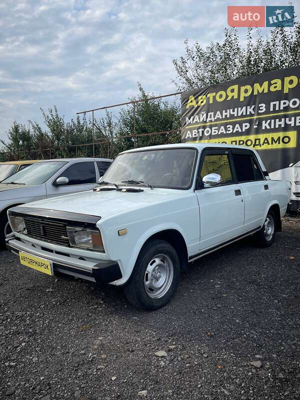 Седан ВАЗ / Lada 2105 1999 в Ужгороде