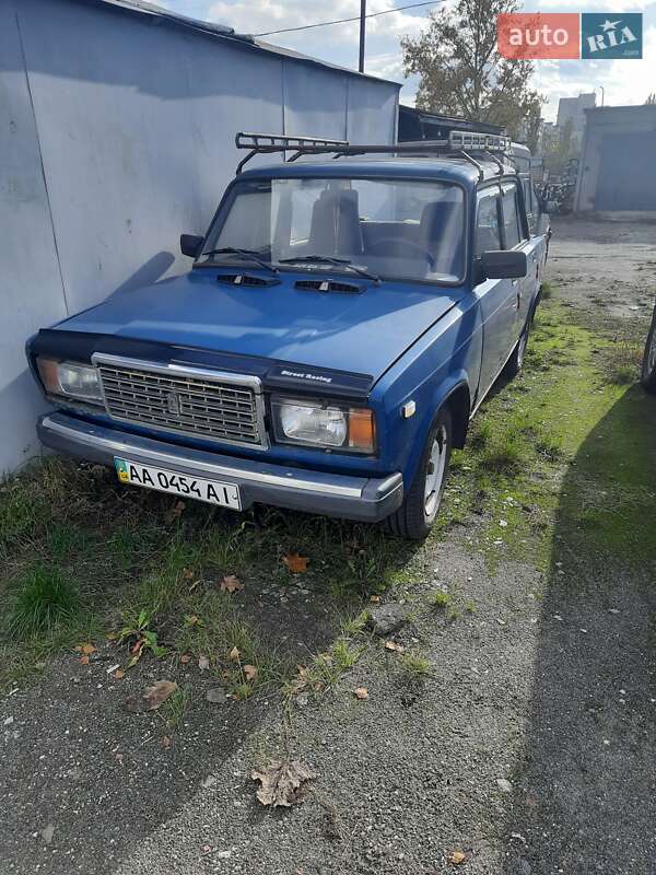 Седан ВАЗ / Lada 2107 2001 в Киеве