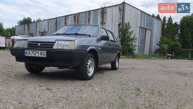Седан ВАЗ / Lada 21099 1998 в Киеве