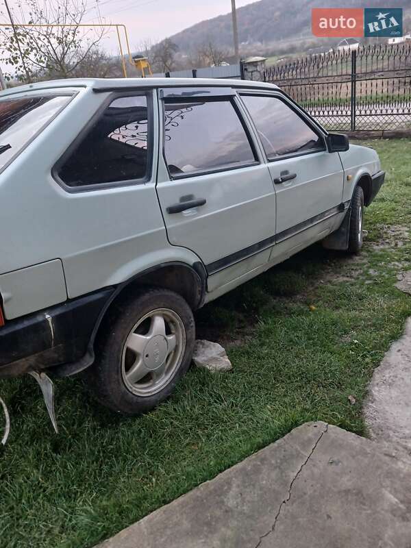 Хэтчбек ВАЗ / Lada 2109 2002 в Ивано-Франковске