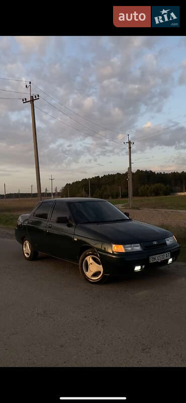 Седан ВАЗ / Lada 2110 2002 в Ровно