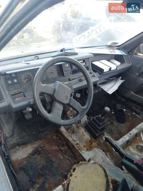 Седан Renault 21 1987 в Житомире