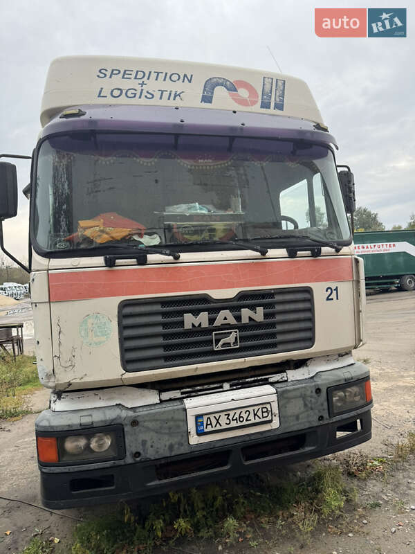 Контейнеровоз MAN 26.464 2000 в Новой Водолаге Контейнеровоз MAN 26.464 2000 в Новой Водолаге