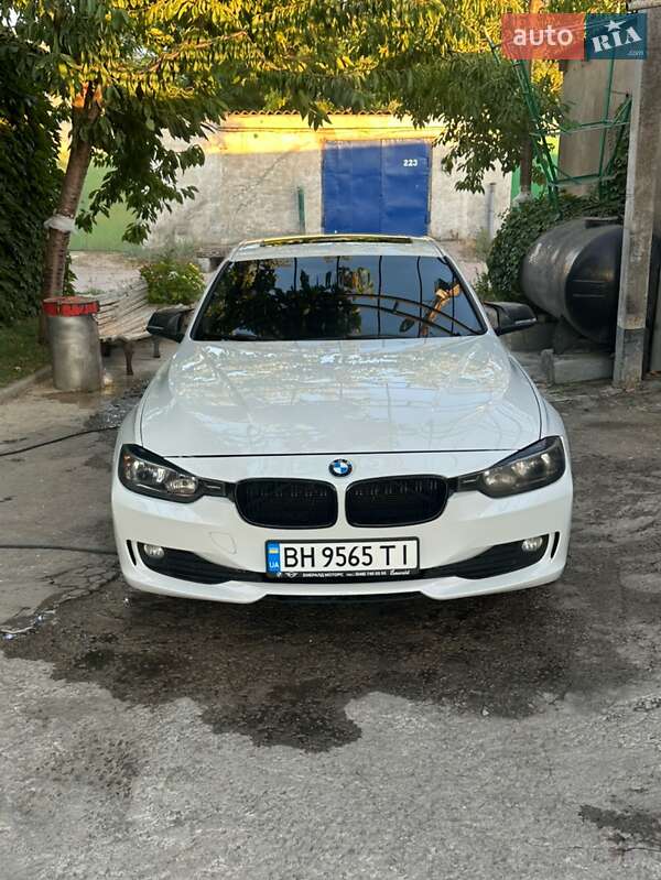 Седан BMW 3 Series 2013 в Южном