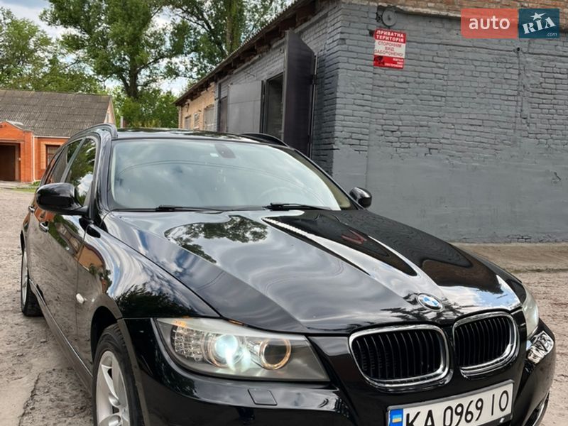 Универсал BMW 3 Series 2010 в Ромнах