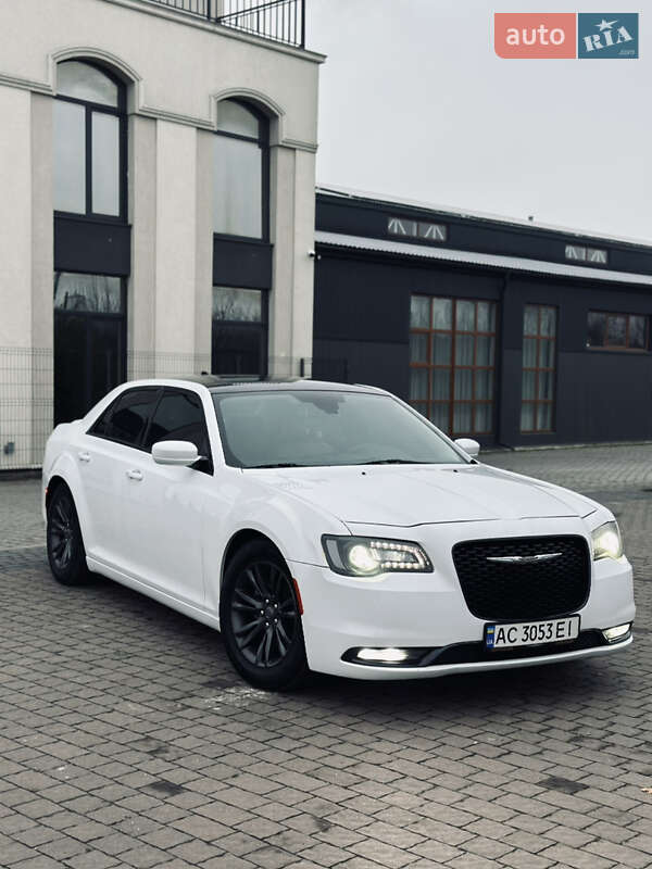 Седан Chrysler 300 2017 в Буську