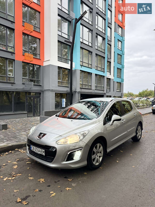 Хэтчбек Peugeot 308 2011 в Чернигове