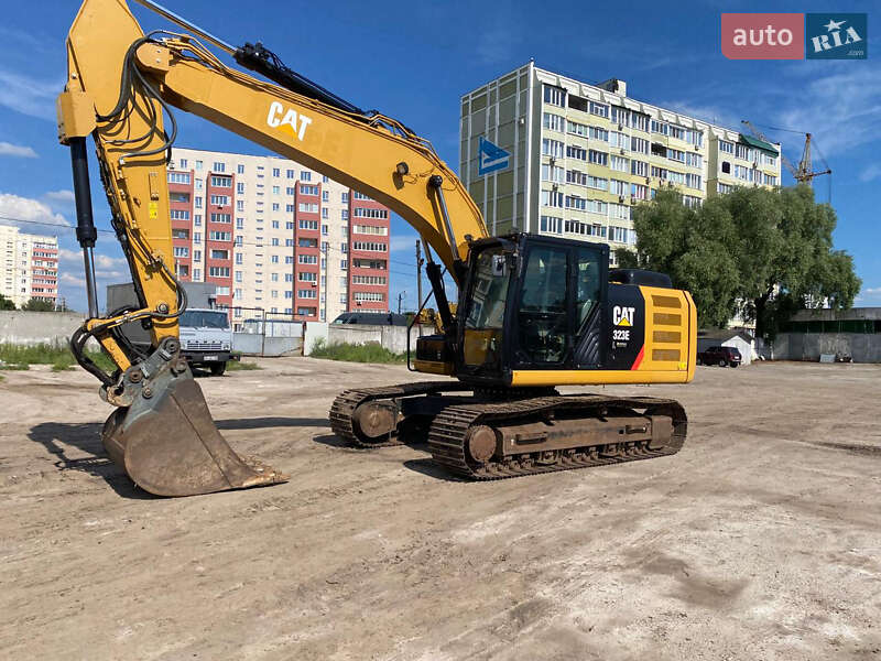 Гусеничный экскаватор Caterpillar 323 2015 в Харькове