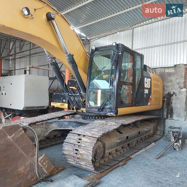 Экскаватор погрузчик Caterpillar 329 2015 в Первомайске