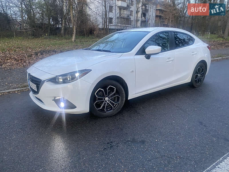 Седан Mazda 3 2016 в Чернівцях