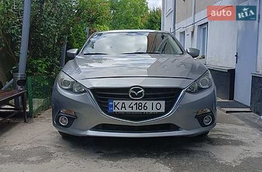 Седан Mazda 3 2015 в Казанке