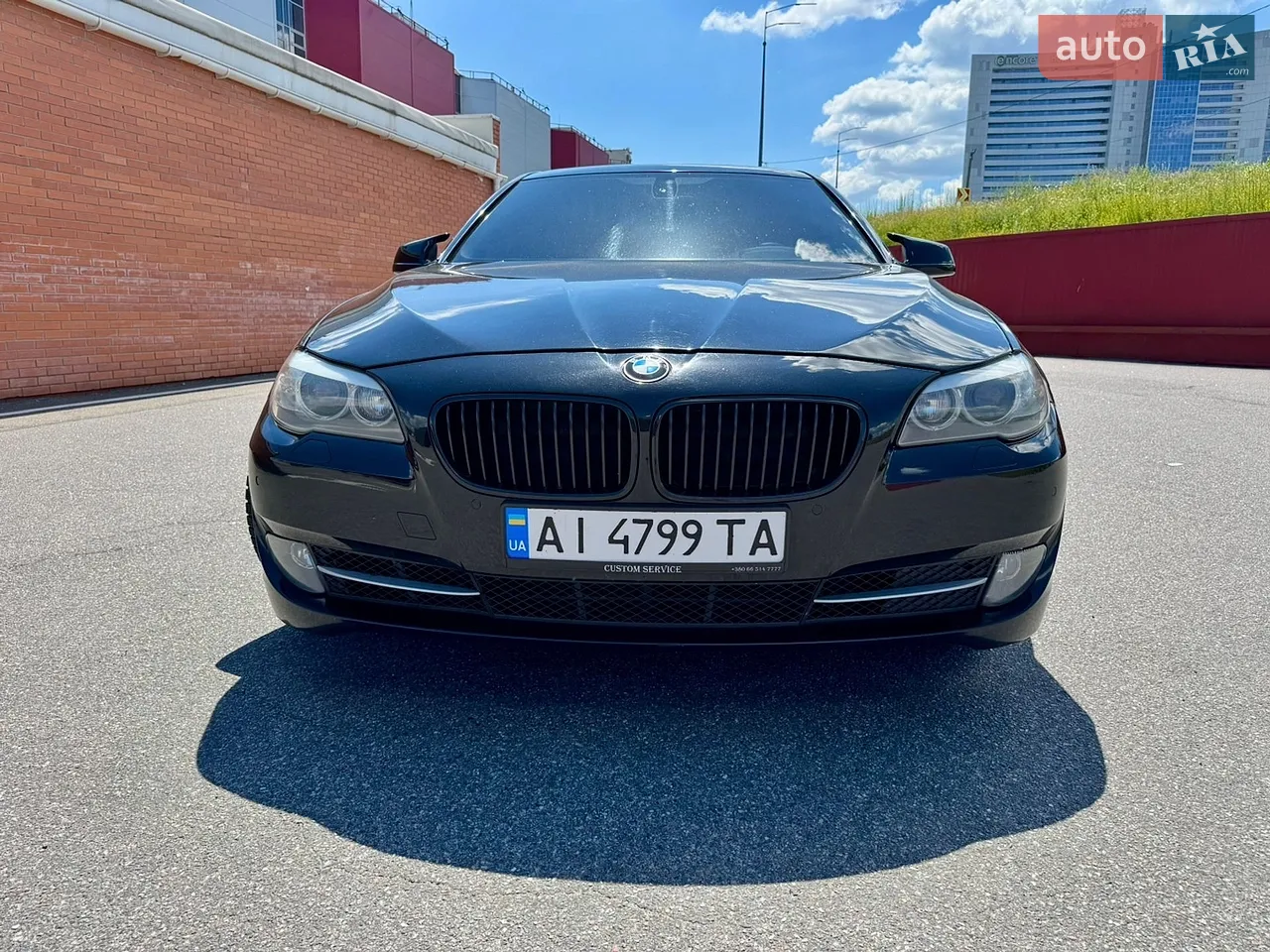 BMW 5 Series 2012 photo 2