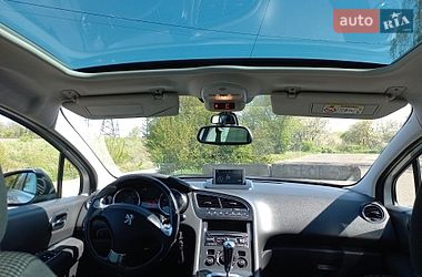 Мікровен Peugeot 5008 2015 в Стрию