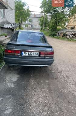 Седан Mazda 626 1988 в Черняхове