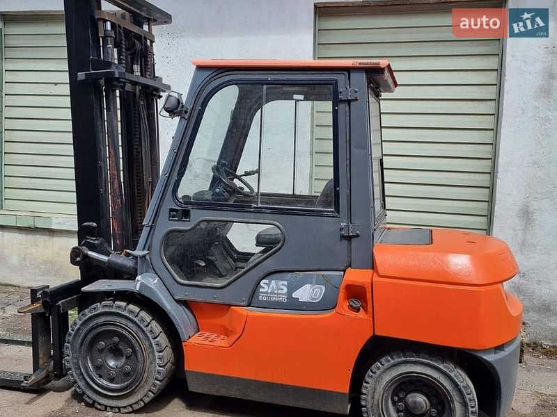 Вилочный погрузчик Toyota 7FD40 2002 в Виннице