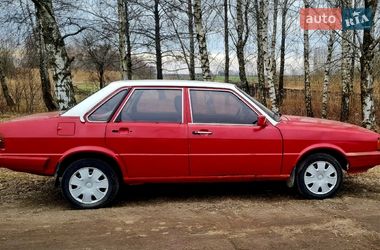 Седан Audi 80 1981 в Ратным Седан Audi 80 1981 в Ратным