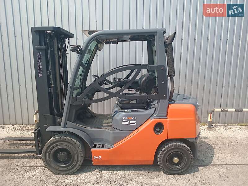 Вилочный погрузчик Toyota 8FDF-25 2016 в Киеве Вилочный погрузчик Toyota 8FDF-25 2016 в Киеве