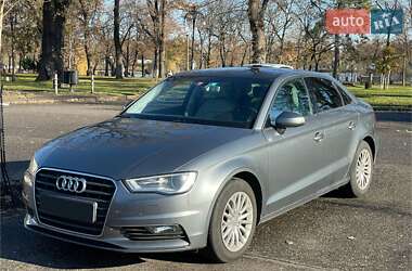 Седан Audi A3 2016 в Ужгороде