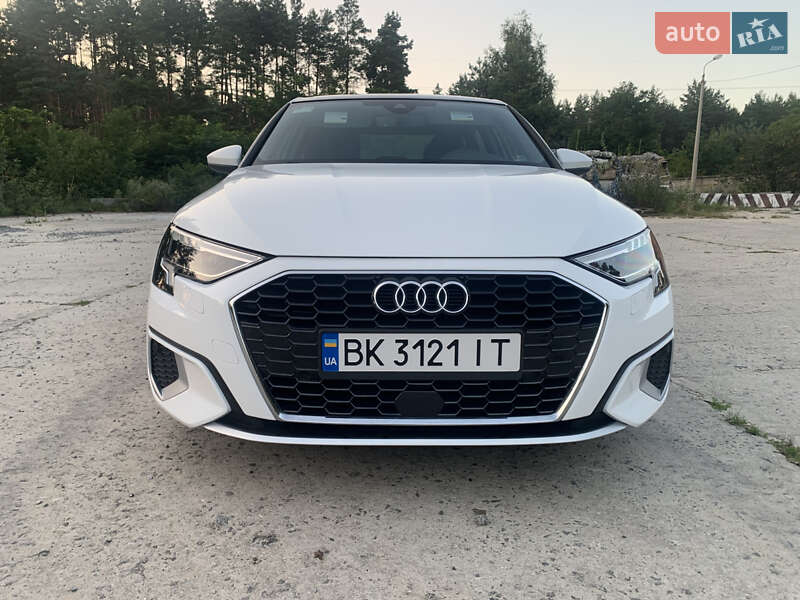Седан Audi A3 2023 в Ровно