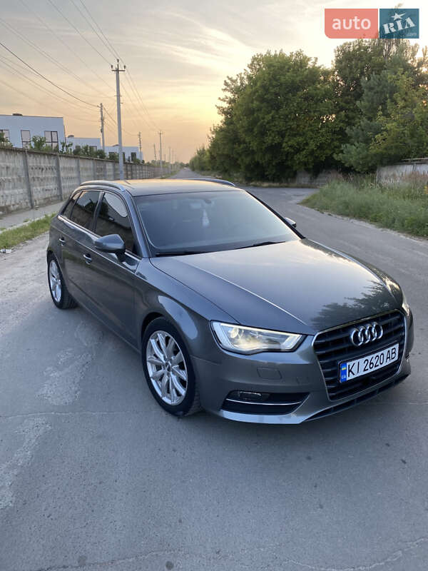 Хэтчбек Audi A3 2016 в Киеве