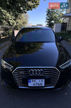 Седан Audi A3 2017 в Ровно