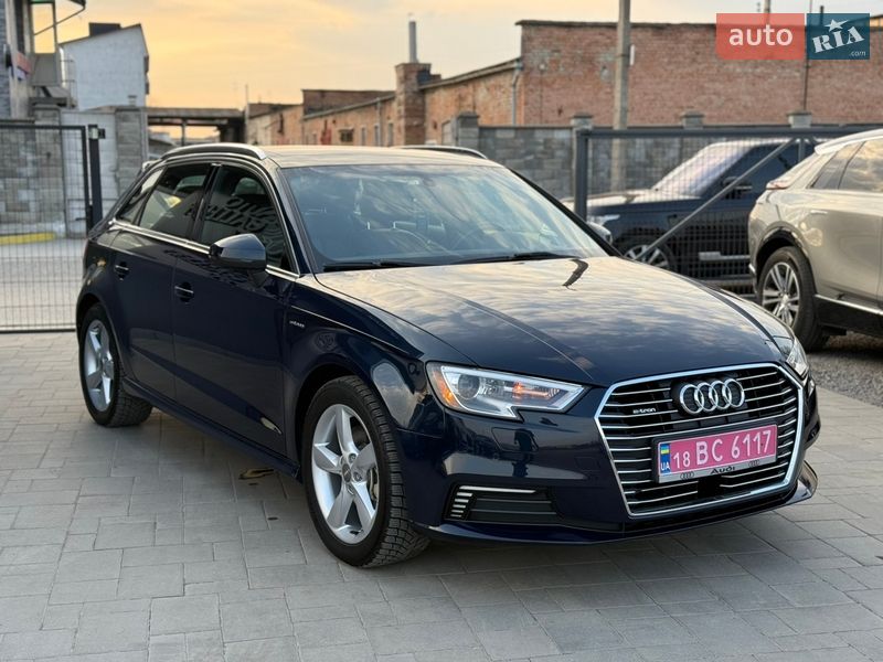 Хэтчбек Audi A3 2016 в Ровно