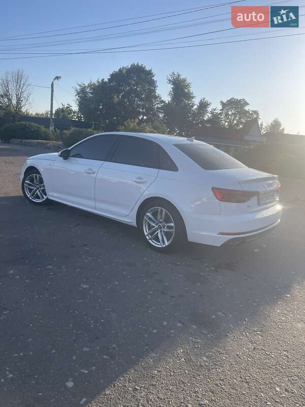 Седан Audi A4 2016 в Киеве