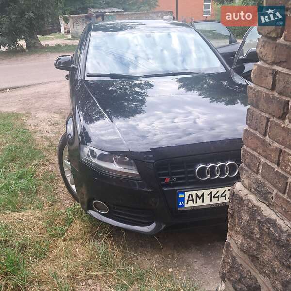 Седан Audi A4 2008 в Коростене