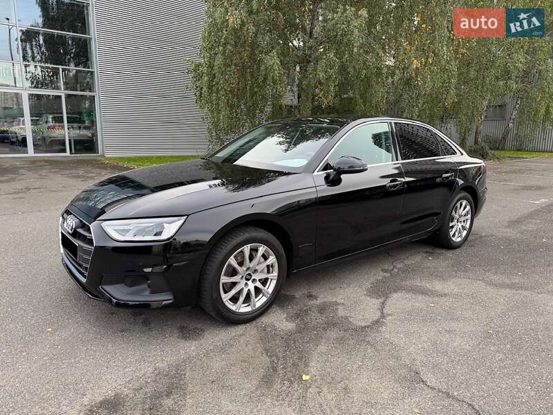 Седан Audi A4 2022 в Киеве