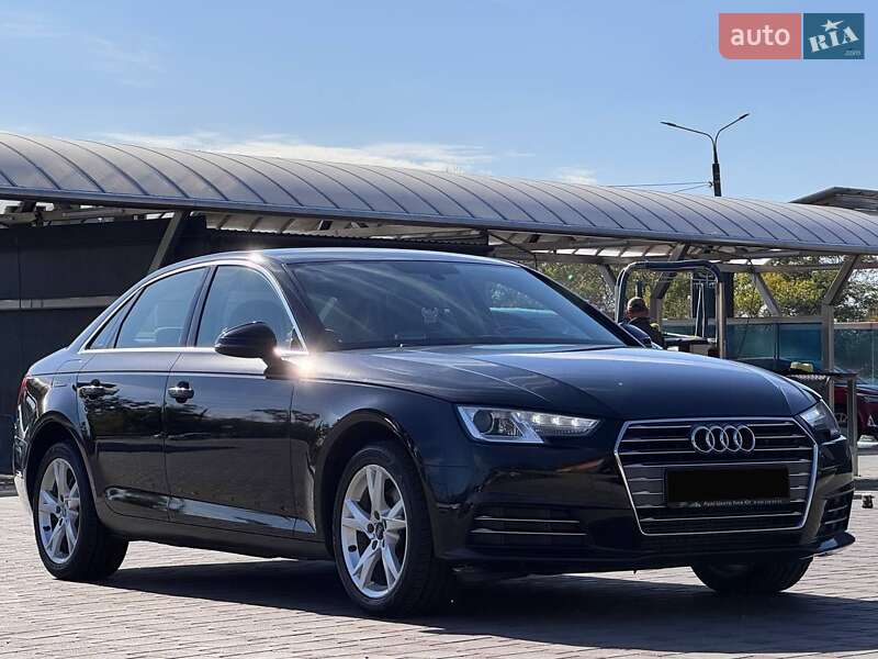 Седан Audi A4 2016 в Запорожье