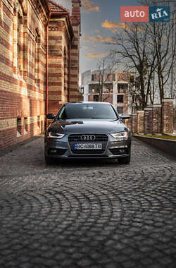 Седан Audi A4 2012 в Львові