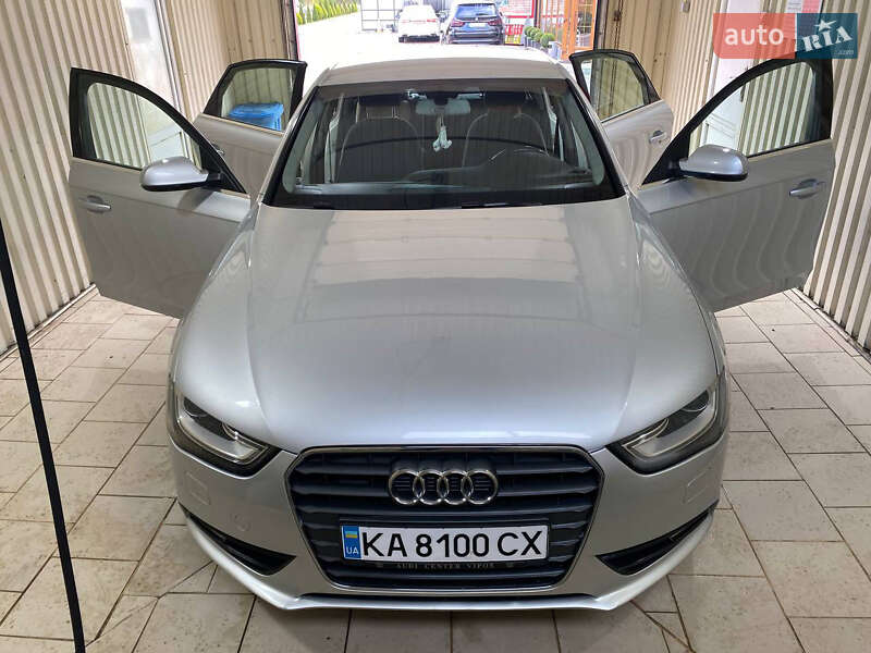 Седан Audi A4 2013 в Вараше