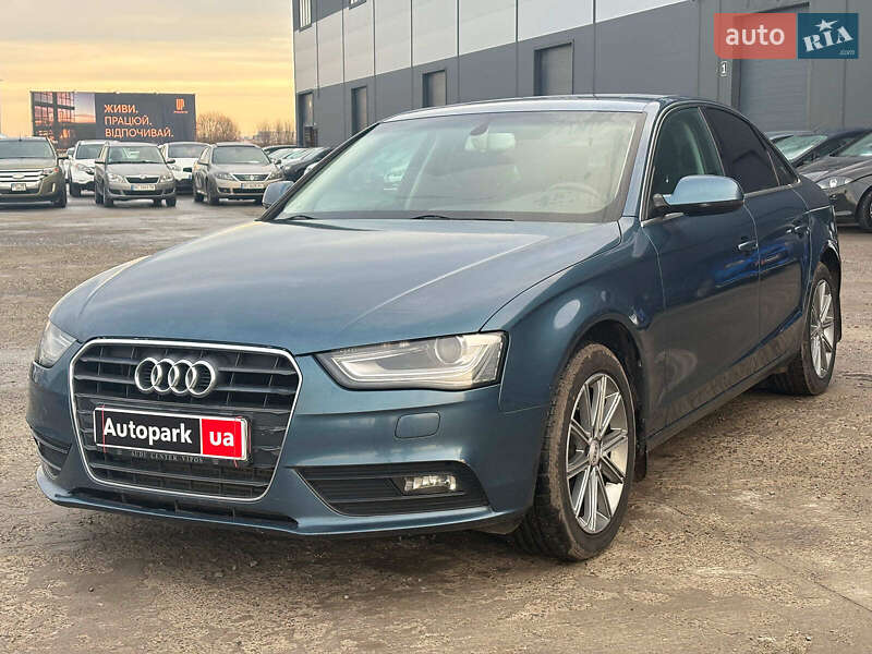 Седан Audi A4 2015 в Львове