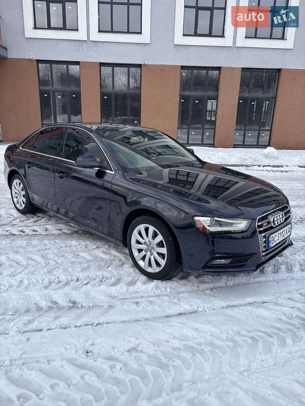 Седан Audi A4 2012 в Львове