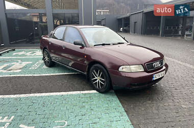 Седан Audi A4 1996 в Тячеві